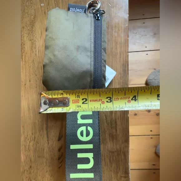 NWT Lululemon Never Lost Keychain and wallet - Olive Green - Picture 6 of 6